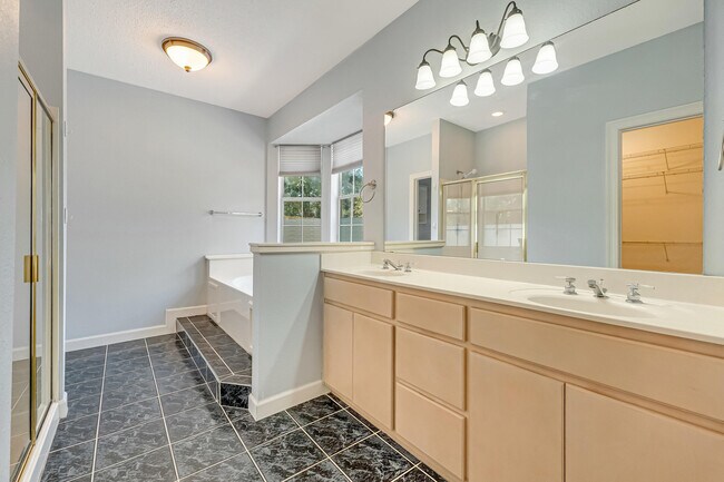 Building Photo - 114 Dana Pointe