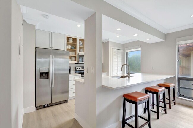 Building Photo - 438 Brackenwood Ln S