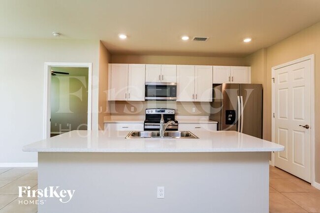 Building Photo - 349 NE 30th Terrace