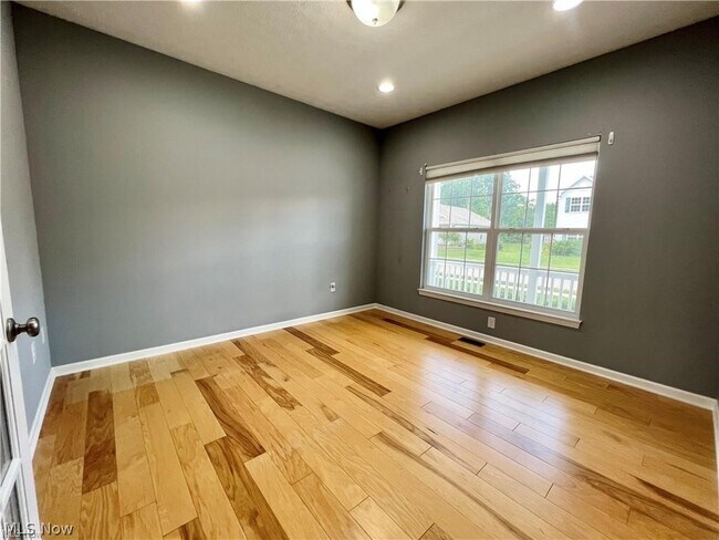 Building Photo - 10454 Dogwood Dr