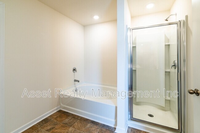 Building Photo - 4714 Willow Bluff Cir