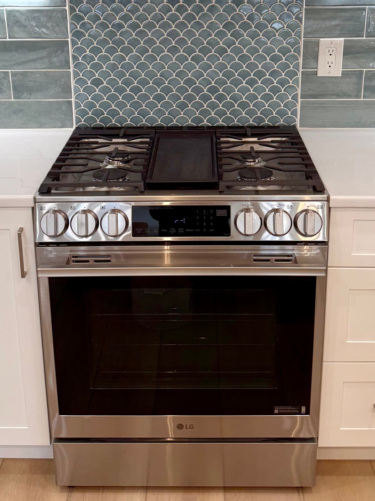 Building Photo - 906 Main St