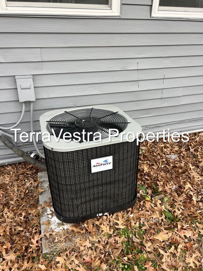 Building Photo - 3 Bed Single Family in Upper Deerfield!