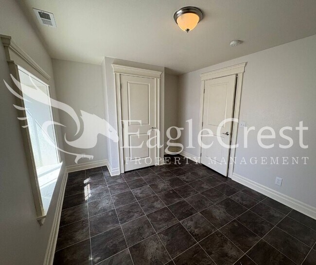 Building Photo - Beautiful Five Bedroom Home with Acreage