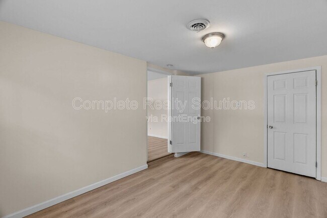 Building Photo - 10140 Earl Dr