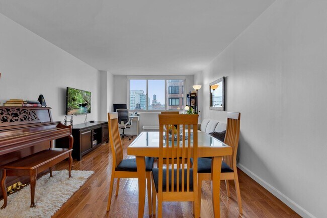 Building Photo - 345 E 93rd St