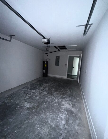 Building Photo - 6039 Latimer Ave