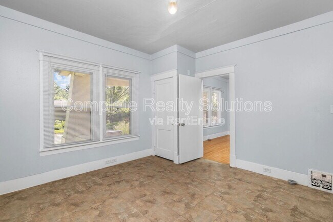 Building Photo - 8896 Alva Ave