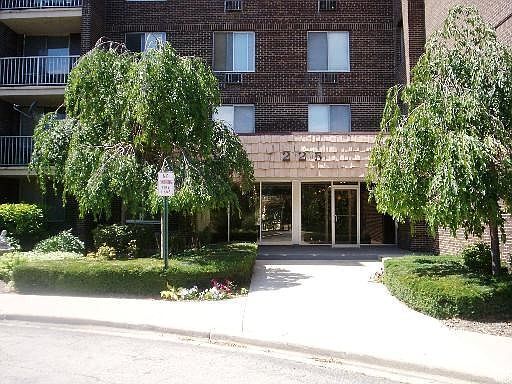 Primary Photo - 225 S Rohlwing Rd