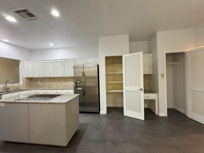 Building Photo - 6401 Wallace Cove