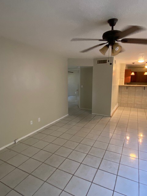 Building Photo - 1020 N 18th Ct