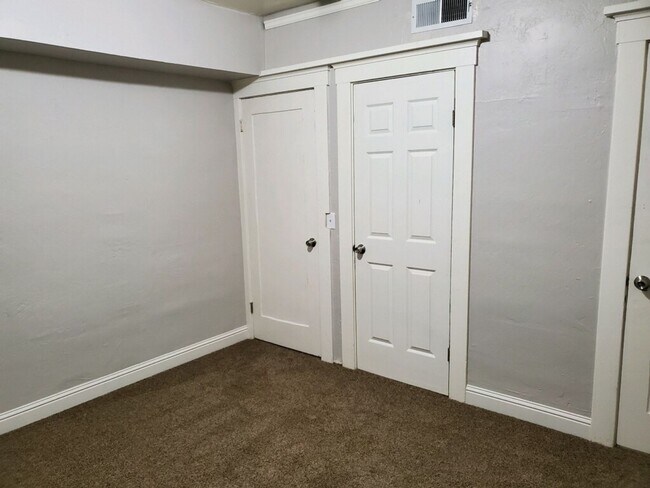 Building Photo - Beautifully Remodeled 5 Bedroom Home.