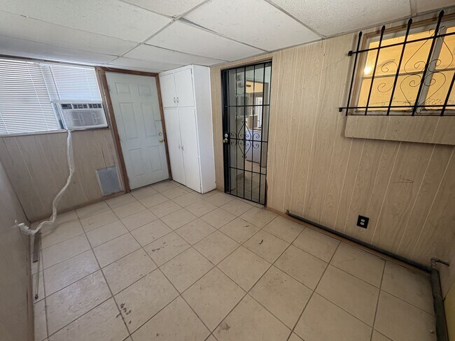Building Photo - Centrally located Gem for rent