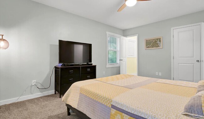 Building Photo - 4618 Trafalgar Rd