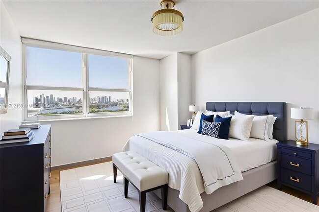 Building Photo - 650 West Ave