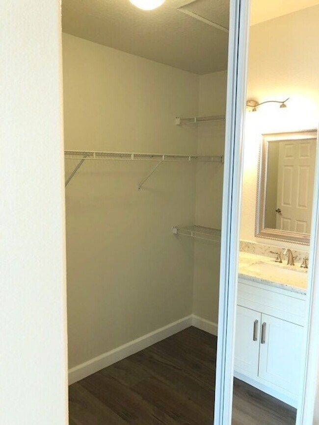 Building Photo - PICTURE PERFECT 2 BR/2 BATH PLUS LOFT END UNIT CONDO WITH DIRECT ACCESS 2 CAR GARAGE