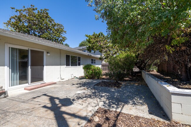 Building Photo - 1416 Petal Way