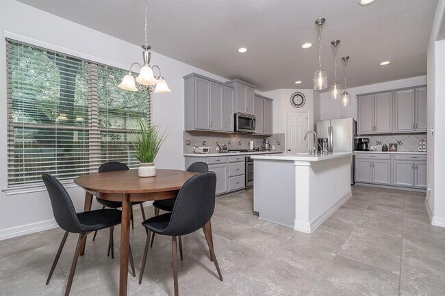 Building Photo - 1217 Naranjo Dr