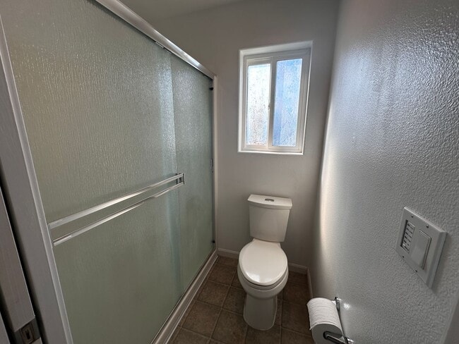 Building Photo - Beautiful 4 Bedroom 2.5 Bath Single Family...