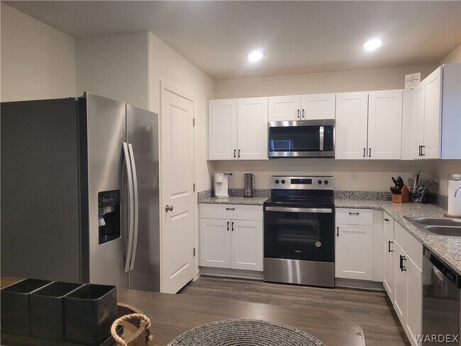 Building Photo - 2198 E Arapaho Rd