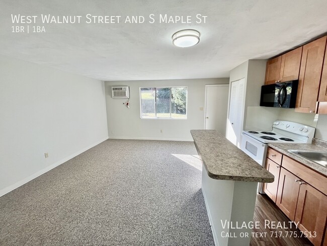 Building Photo - Newly remodeled!  Top floor, few steps! Up...