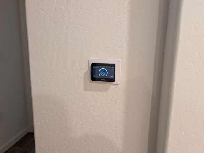 Building Photo - New Wilson home offering modern amenities, solar and a nice floor plan. Bonus room with den or of...