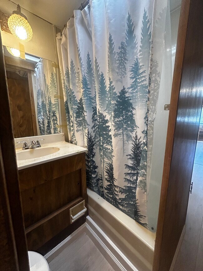 Building Photo - 1120 N Justice Dr