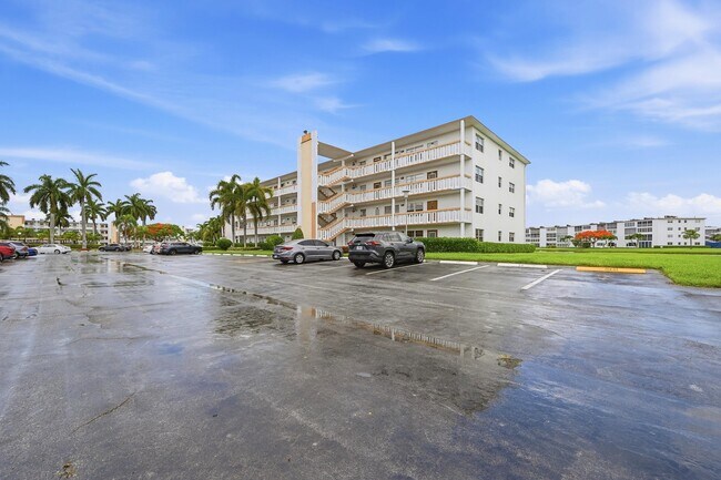 Building Photo - 1043 Cornwall C