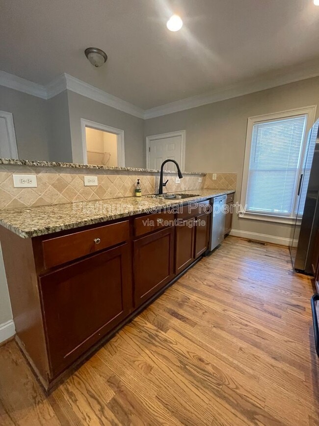 Building Photo - 750 Terry St SE