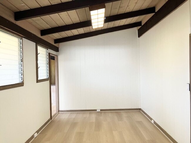 Building Photo - Spacious Single Family Home in Waialae-Kahala, $4,500-3 bedroom & Den, 2-bath