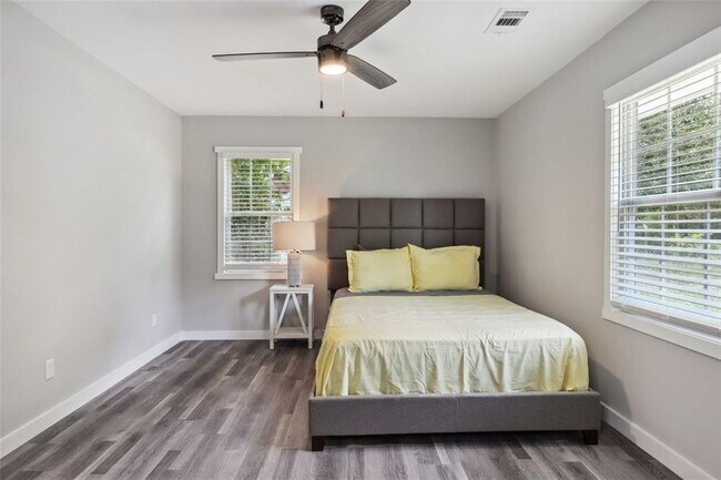 Building Photo - 1561 Pontiac Pl SE