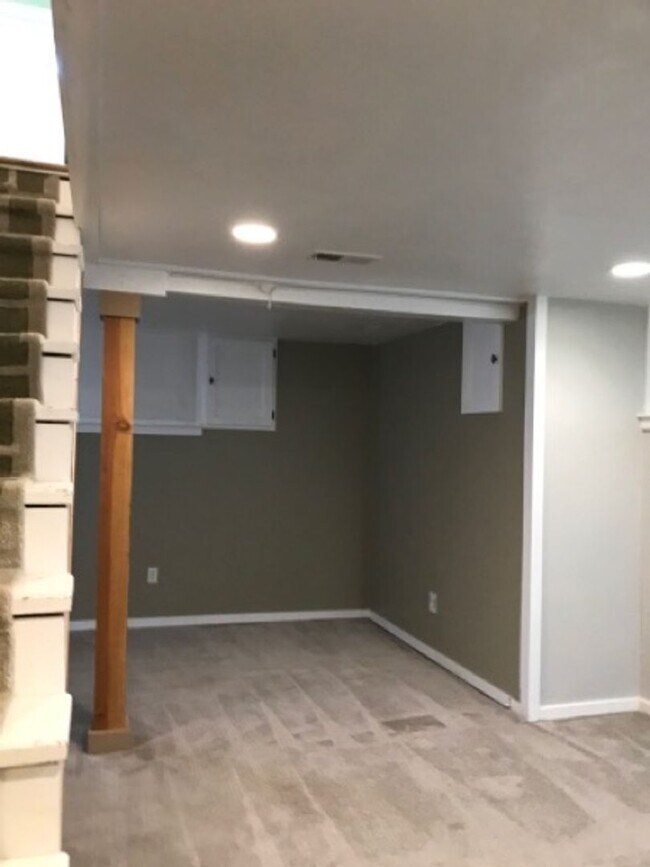 Building Photo - 1285 Fls Ave W