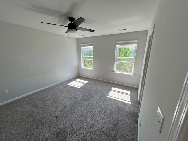 Building Photo - 575 McLernon Trce