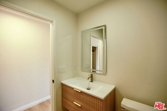 Building Photo - 833 Orange Grove Ave