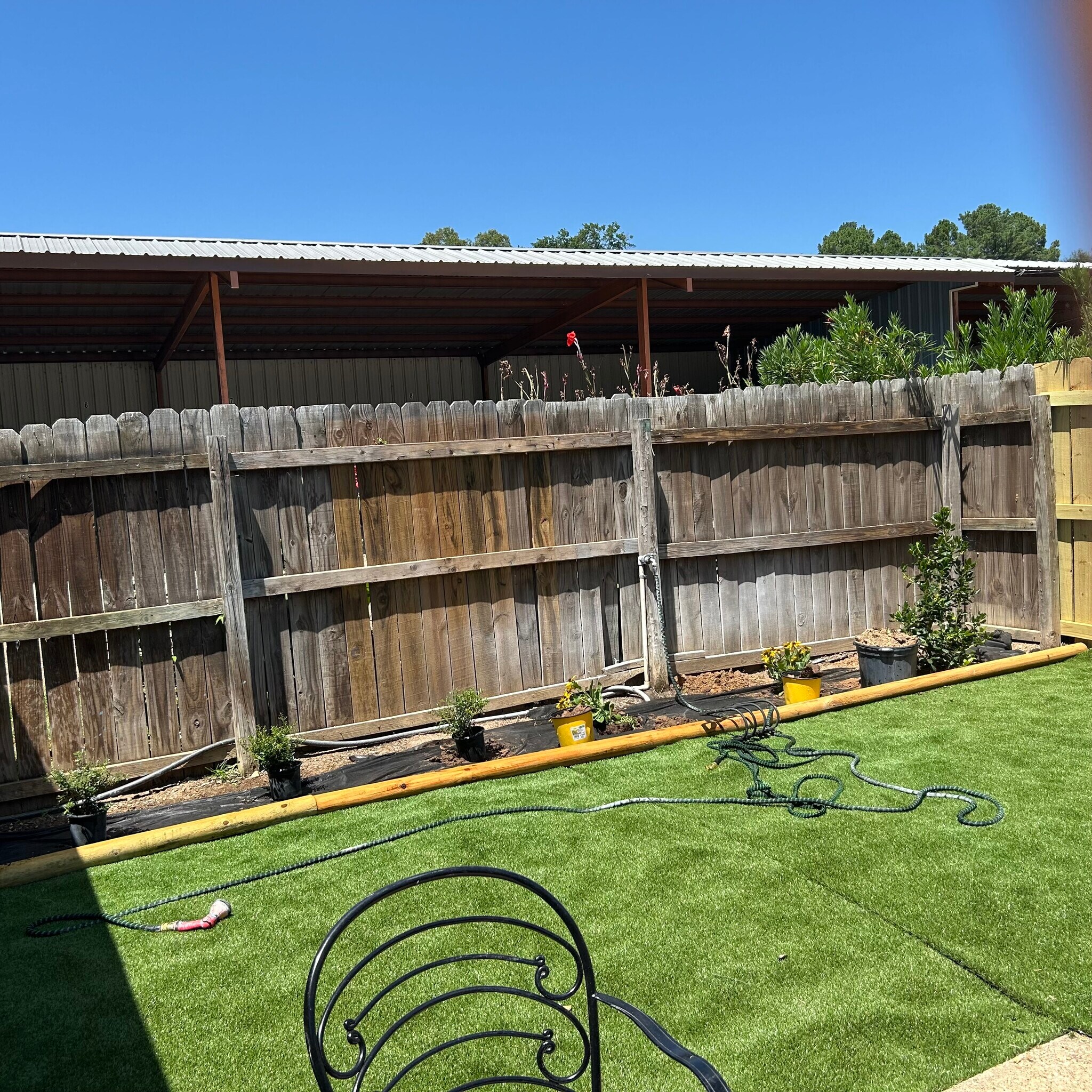 Landscaped courtyard - 17140 FM 344 W