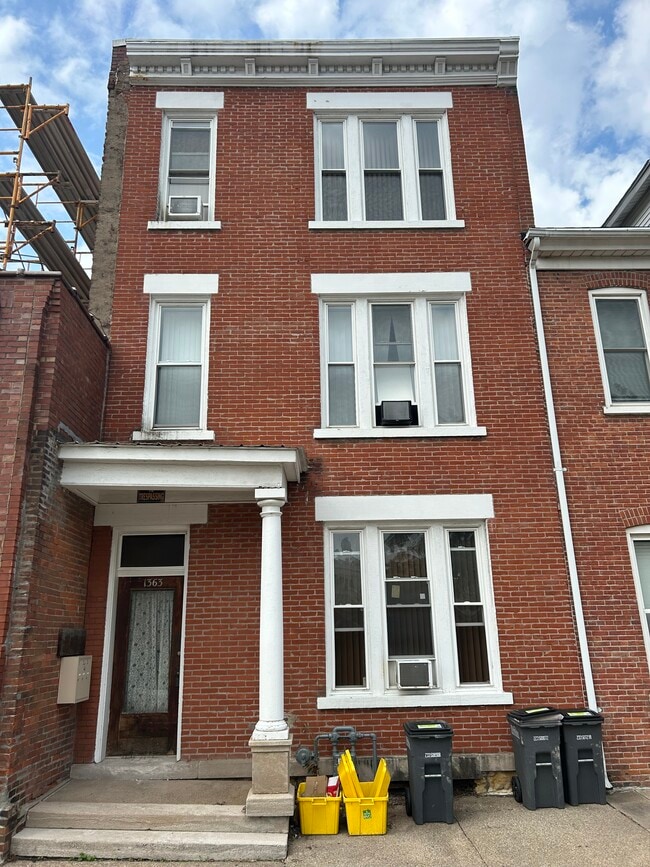 Building Photo - 1363 Iowa St