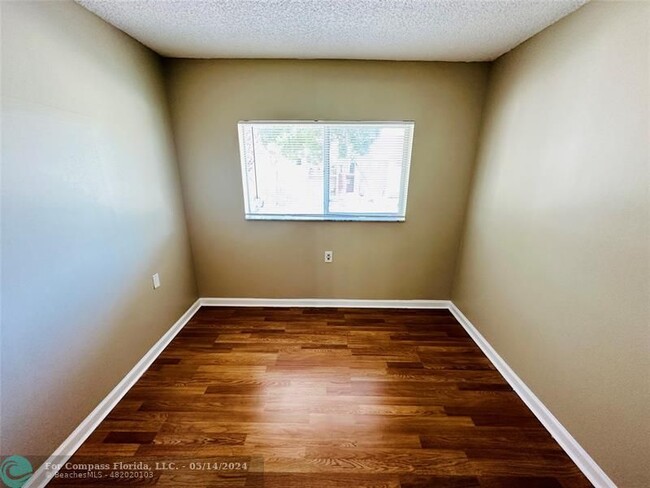 Building Photo - 1162 Lake Terry Dr