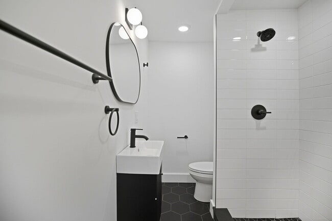 Building Photo - 2302 E Norris St