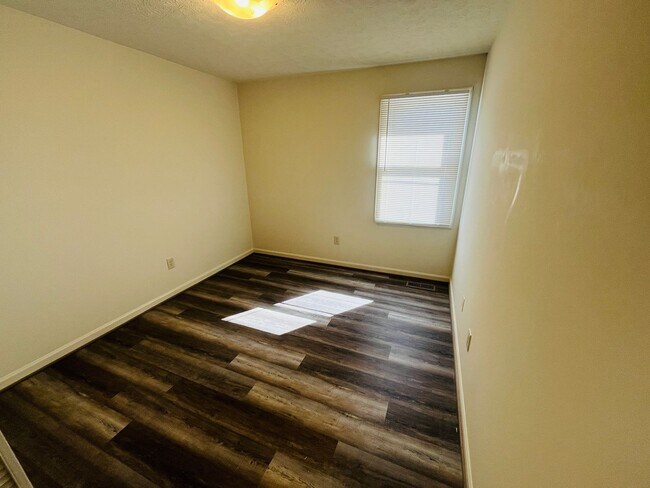 Building Photo - 208 Marlington St