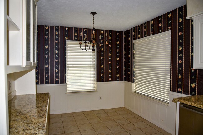 Building Photo - Country Home with 3 Bedrooms and 2 Baths