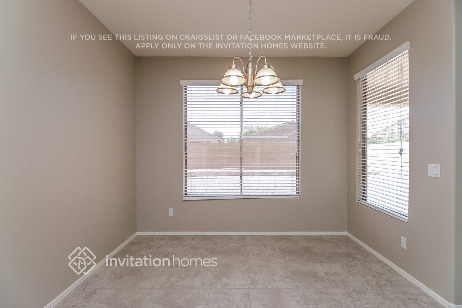 Building Photo - 155 E Canary Ct