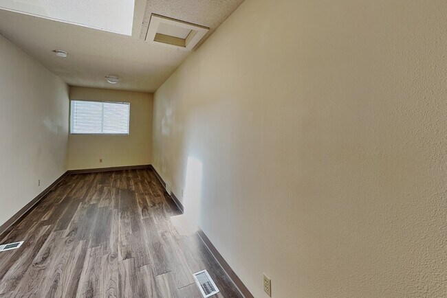 Building Photo - 218 Stanton Ave