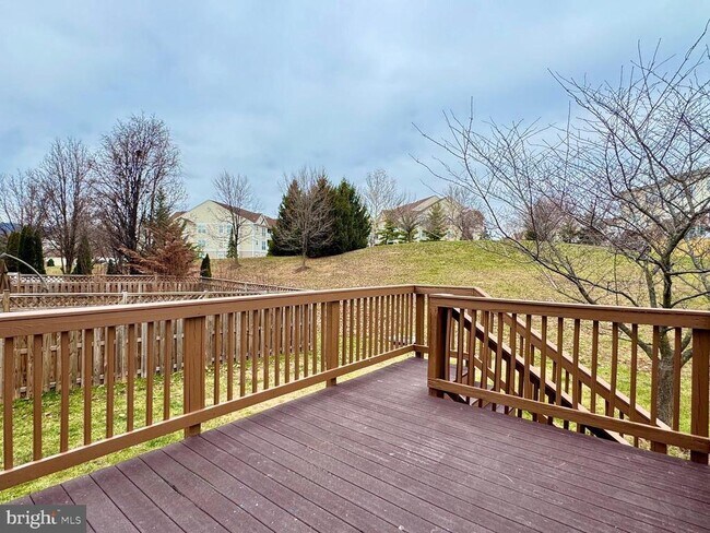 Building Photo - 2601 Emerson Dr