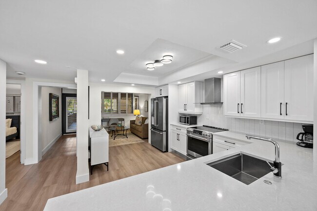 Building Photo - 6360 Pelican Bay Blvd