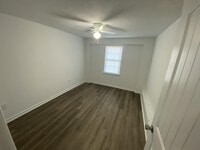 Building Photo - 1237 Lindsay Ave