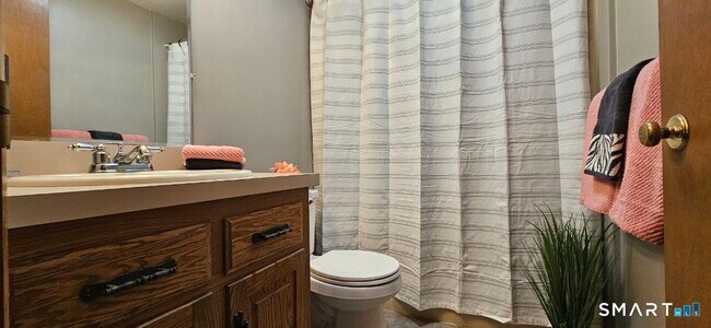 Building Photo - 482 East St