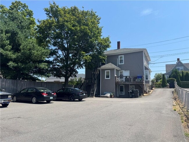 Building Photo - 1383 Main St