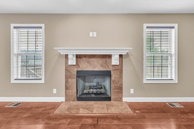 Building Photo - Wonderful 2-story home close to Ft. Campbell