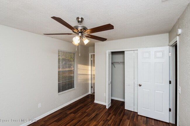 Building Photo - 461 Truvall St SW