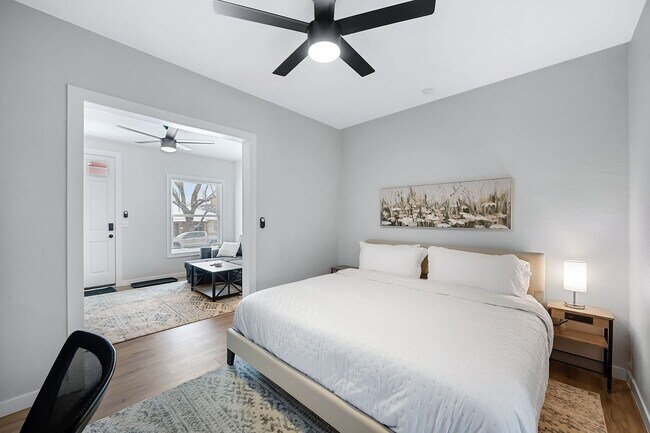 Building Photo - Remodeled 1BD, 1BA in the Highlands with Back Yard